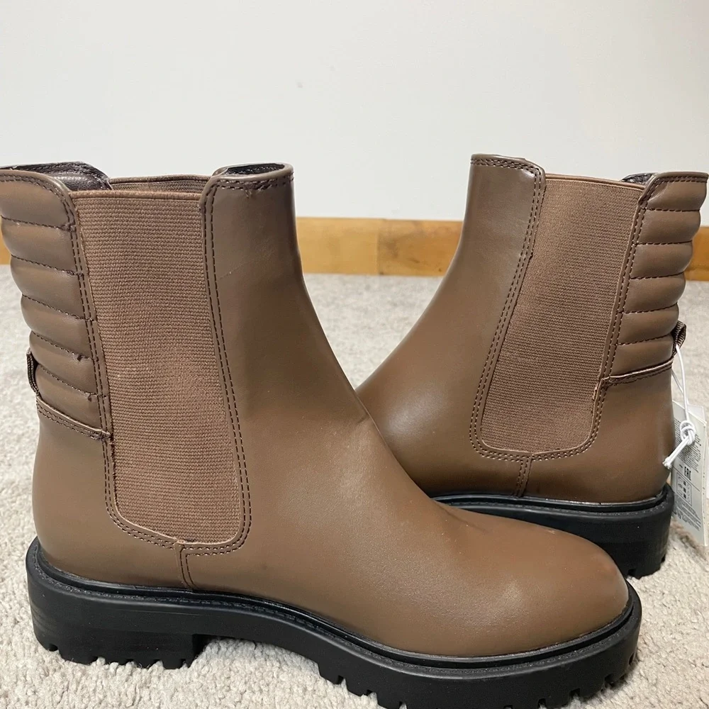 Gap Women's Brown Chelsea Boot Size 6, NWT‎
